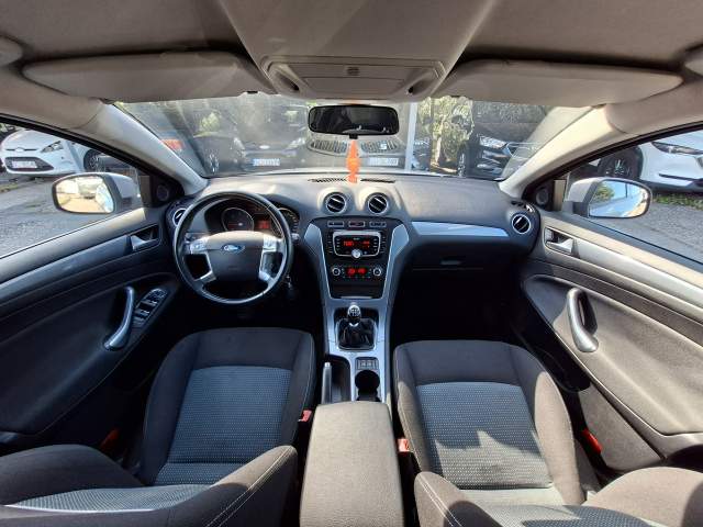 Ford Mondeo IV facelifting 2011 — zdjęcie 14