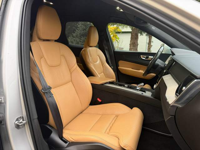 Volvo XC60 II 2020 — zdjęcie 17