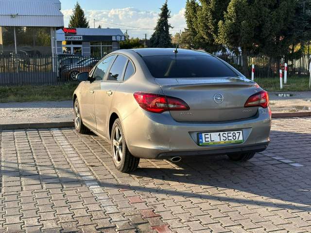 Opel Astra J facelifting 2016 — zdjęcie 8