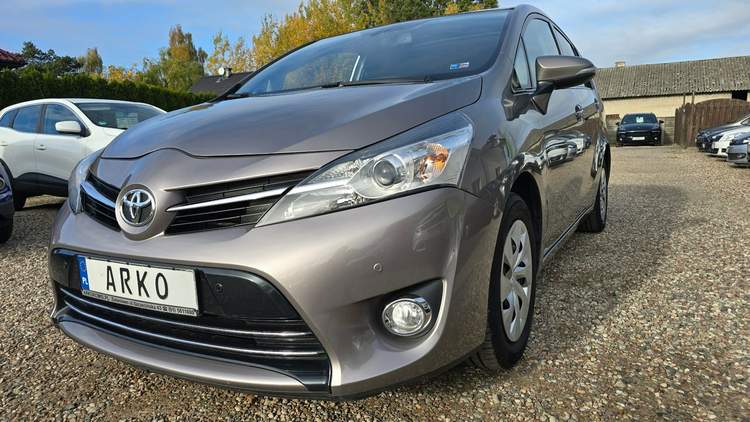 Toyota Verso I facelifting 2014 — zdjęcie 23