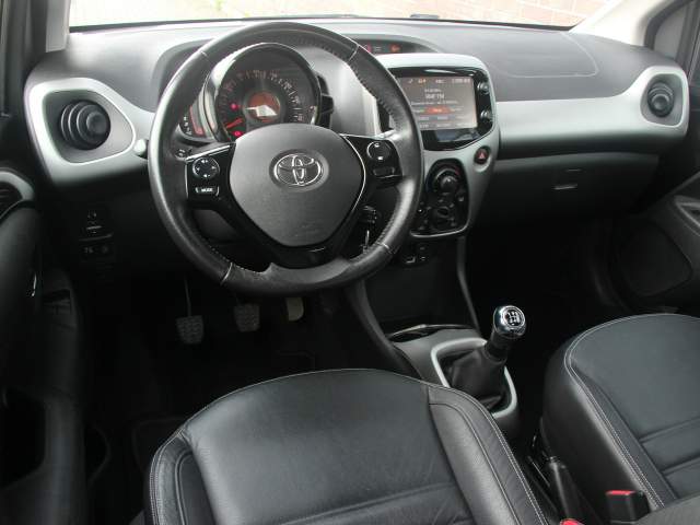 Toyota Aygo II 2017 — zdjęcie 17