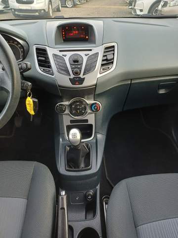 Ford Fiesta Mk6 facelifting 2014 — zdjęcie 22
