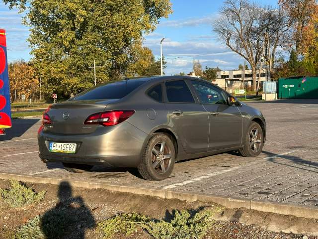 Opel Astra J facelifting 2016 — zdjęcie 22