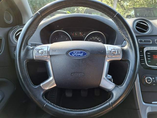 Ford Mondeo IV facelifting 2011 — zdjęcie 17