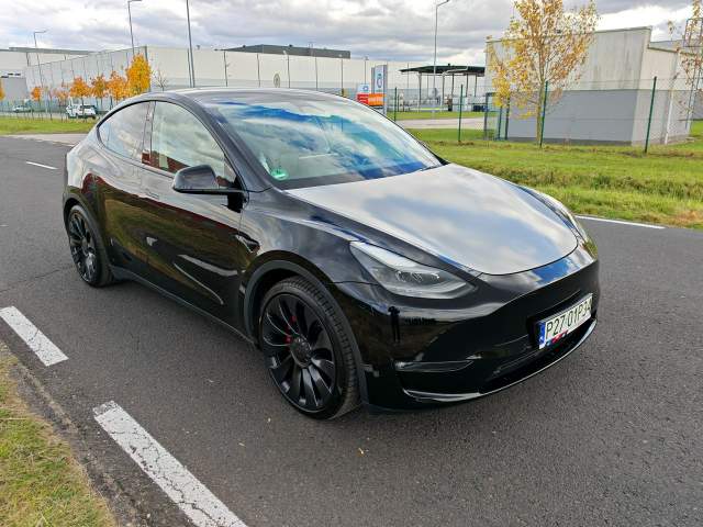 Tesla Model Y I 2022 — zdjęcie 2