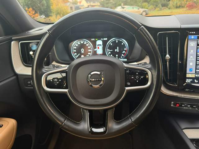 Volvo XC60 II 2020 — zdjęcie 10