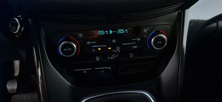 Ford Kuga II facelifting 2017 — zdjęcie 36