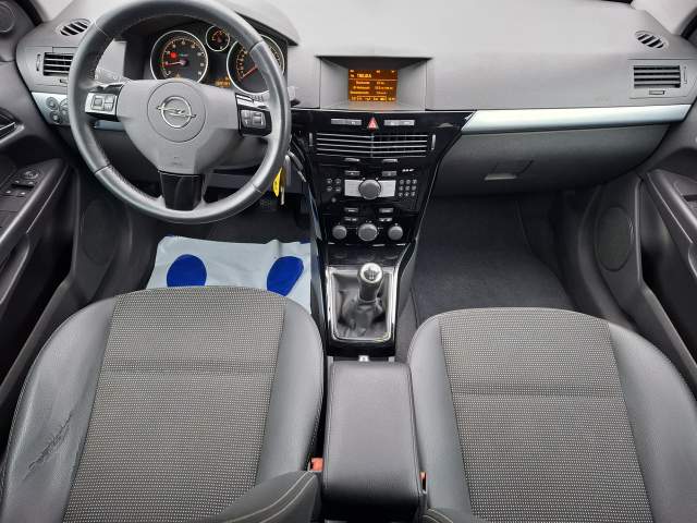 Opel Astra H facelifting 2009 — zdjęcie 15