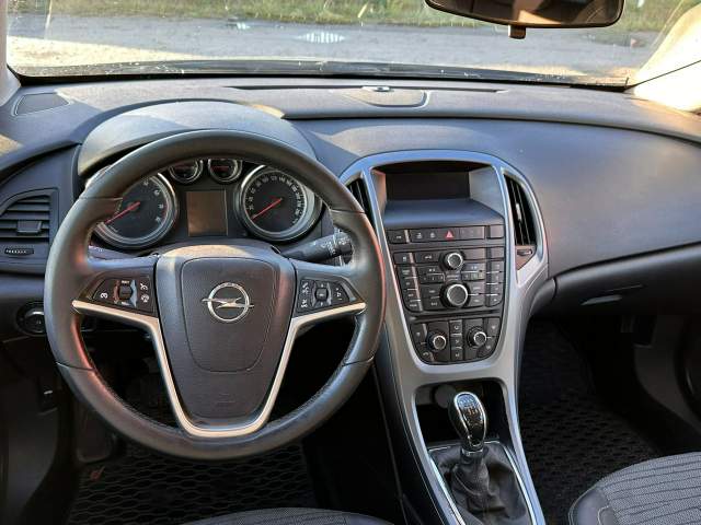 Opel Astra J facelifting 2016 — zdjęcie 11