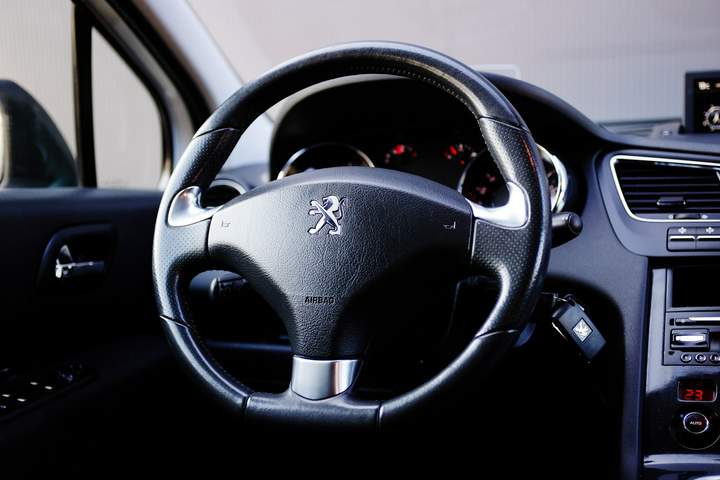 Peugeot 5008 I facelifting 2014 — zdjęcie 25