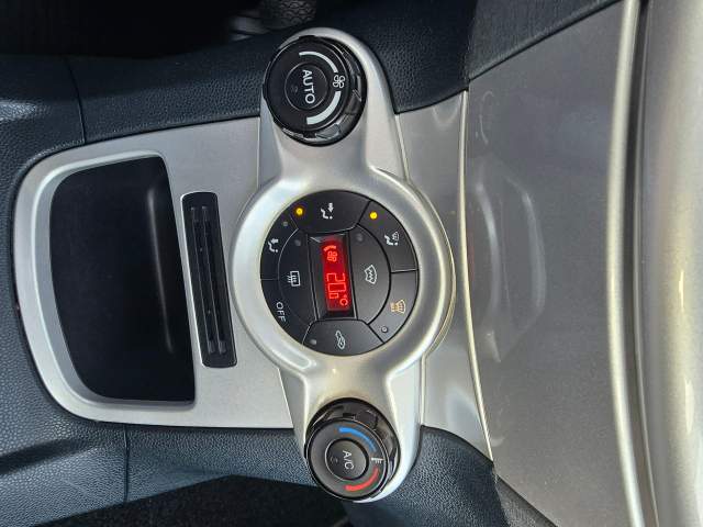 Ford Fiesta Mk6 2011 — zdjęcie 27