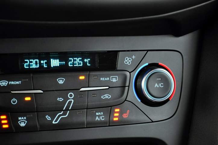 Ford Focus III facelifting 2015 — zdjęcie 33