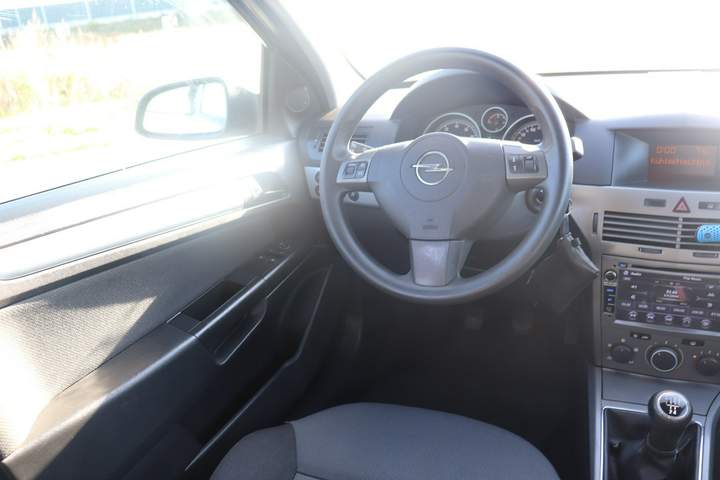 Opel Astra H facelifting 2006 — zdjęcie 17