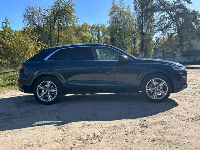 Audi Q8 I (4M) 2023 — zdjęcie 12