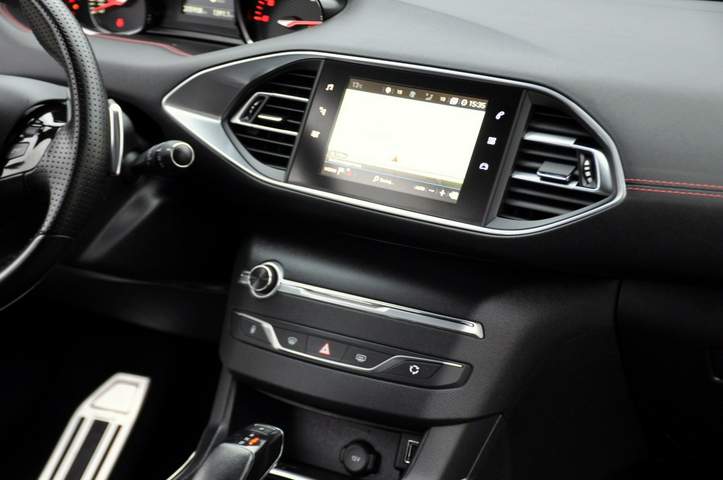 Peugeot 308 II facelifting 2018 — zdjęcie 27
