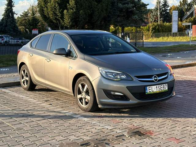 Opel Astra J facelifting 2016 — zdjęcie 17