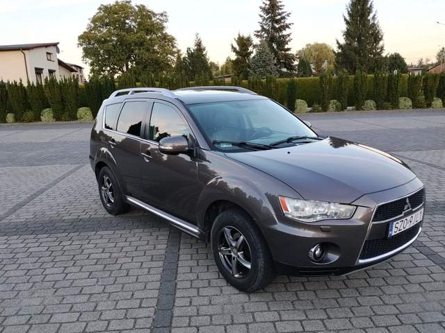 Mitsubishi Outlander II facelifting 2010 — zdjęcie 2
