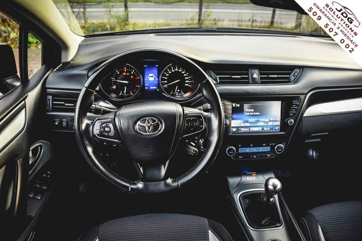 Toyota Avensis III facelifting 2 2017 — zdjęcie 16