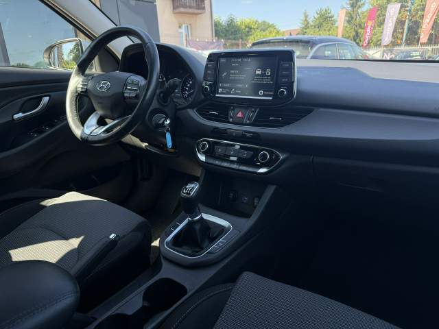 Hyundai i30 III facelifting 2 2022 — zdjęcie 13