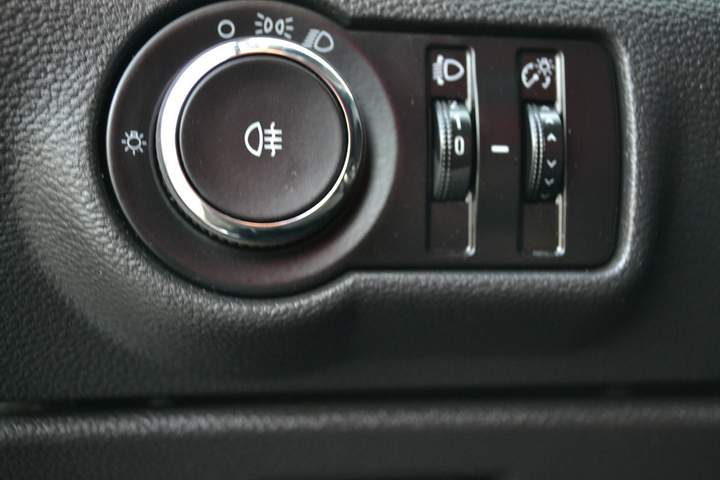 Opel Astra J 2010 — zdjęcie 20