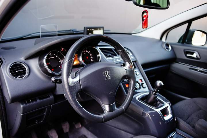 Peugeot 5008 I facelifting 2014 — zdjęcie 13