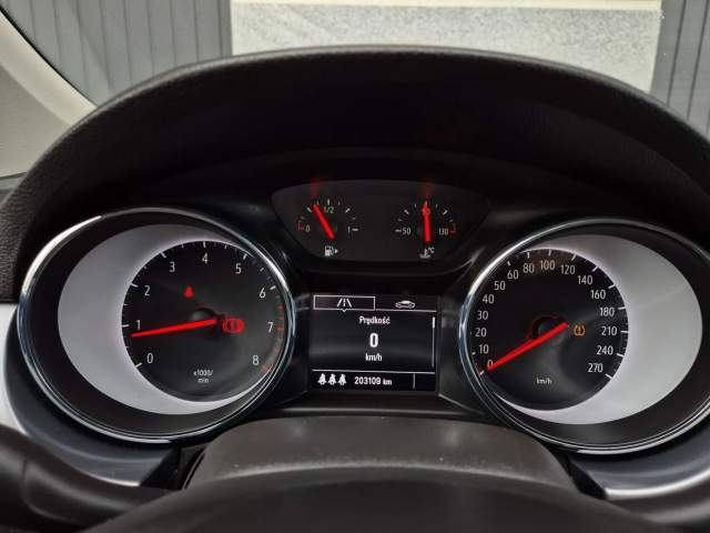 Opel Astra K 2017 — zdjęcie 8