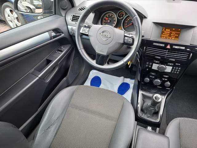 Opel Astra H facelifting 2009 — zdjęcie 10