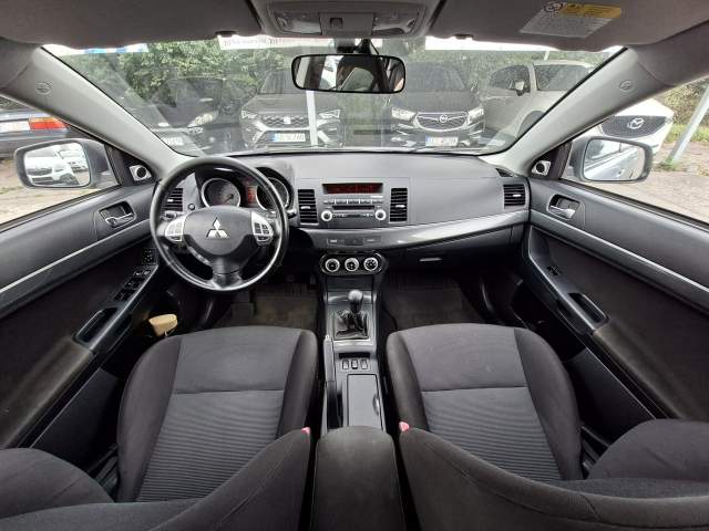 Mitsubishi Lancer X 2009 — zdjęcie 13