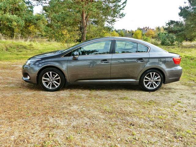 Toyota Avensis III facelifting 2013 — zdjęcie 12