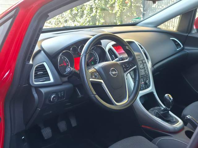 Opel Astra J 2010 — zdjęcie 7
