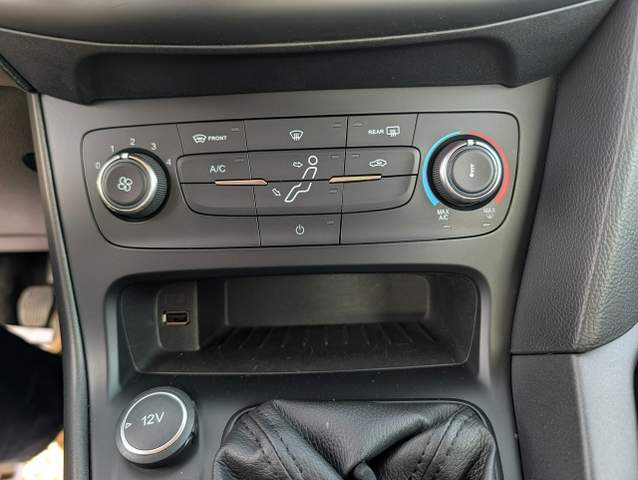 Ford Focus III facelifting 2015 — zdjęcie 27