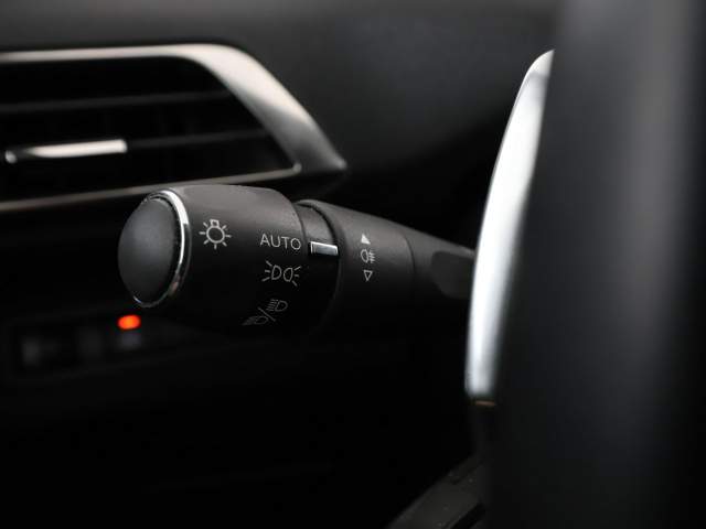 Peugeot 3008 II facelifting 2023 — zdjęcie 38