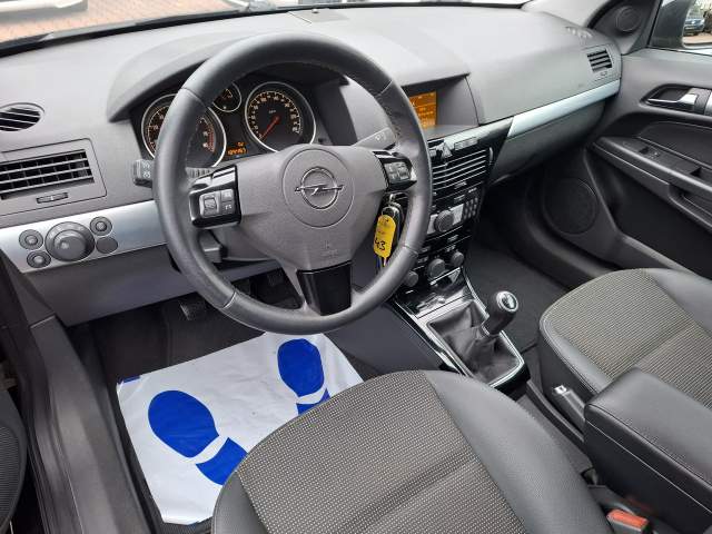 Opel Astra H facelifting 2009 — zdjęcie 8