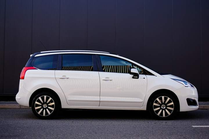 Peugeot 5008 I facelifting 2014 — zdjęcie 8