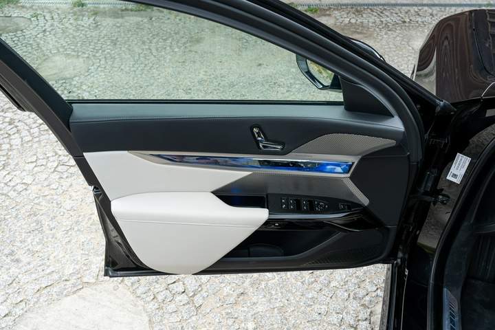 BMW 7 serii VII (G70) 2025 — zdjęcie 32