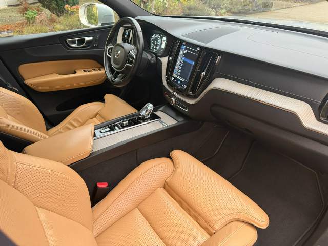 Volvo XC60 II 2020 — zdjęcie 16