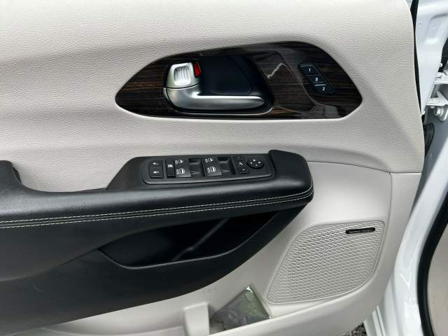 Chrysler Pacifica RU facelifting 2022 — zdjęcie 22