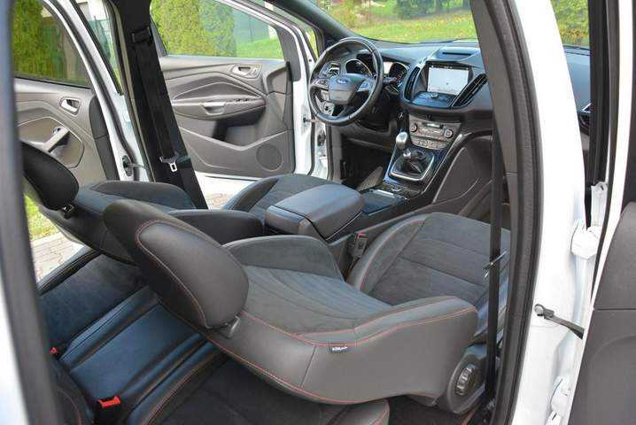 Ford Kuga II facelifting 2018 — zdjęcie 19