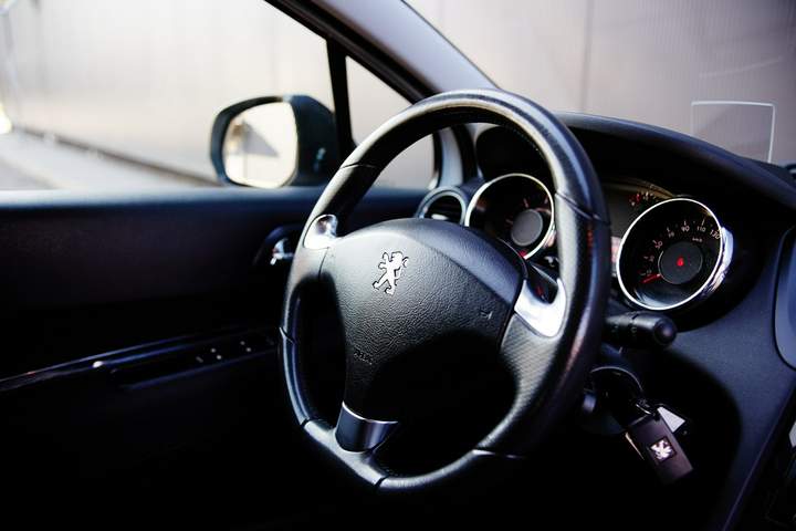 Peugeot 5008 I facelifting 2014 — zdjęcie 27