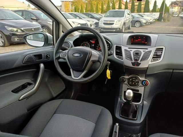 Ford Fiesta Mk6 facelifting 2014 — zdjęcie 19