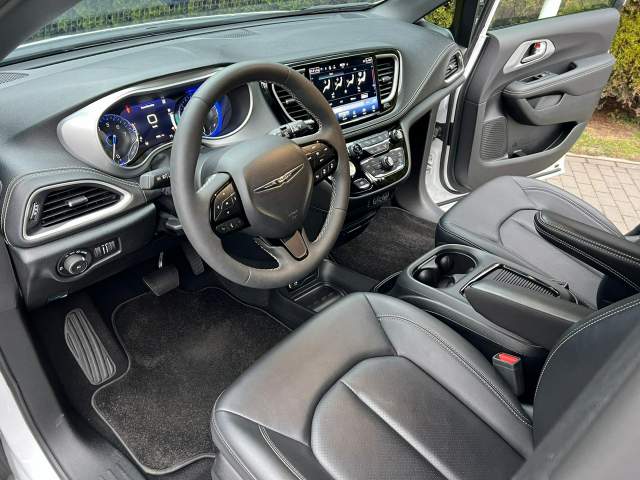Chrysler Pacifica RU facelifting 2024 — zdjęcie 7