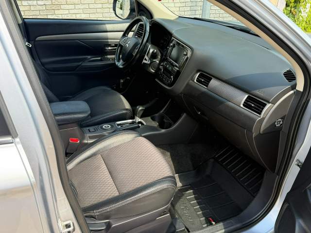 Mitsubishi Outlander III facelifting 2 2015 — zdjęcie 7
