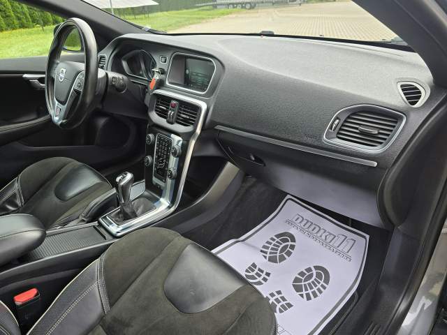 Volvo V40 II 2015 — zdjęcie 26