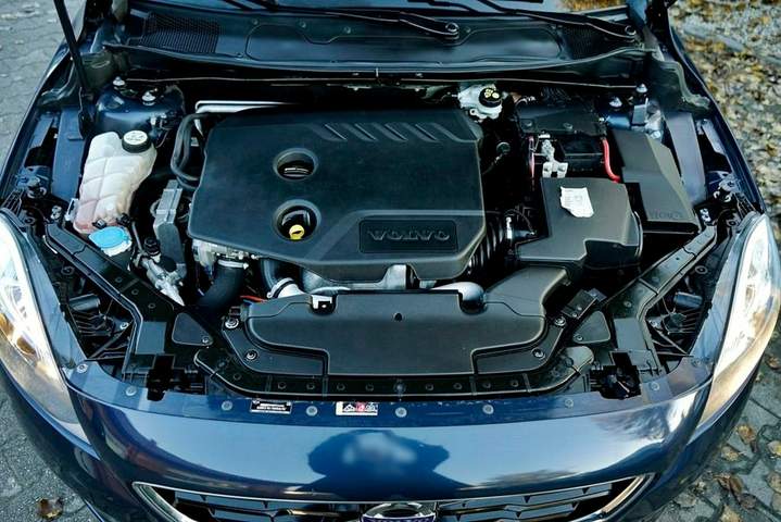 Volvo V40 II 2015 — zdjęcie 13