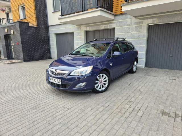 Opel Astra J facelifting 2012 — zdjęcie 1