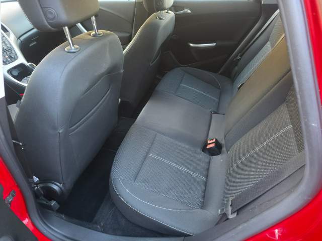 Opel Astra J 2010 — zdjęcie 8