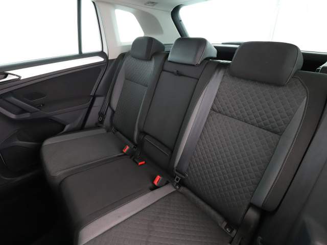 Volkswagen Tiguan II 2019 — zdjęcie 17