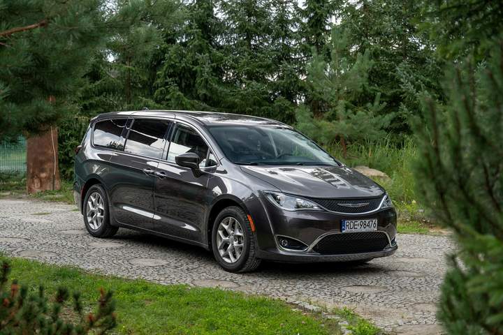 Chrysler Pacifica RU 2019 — zdjęcie 1