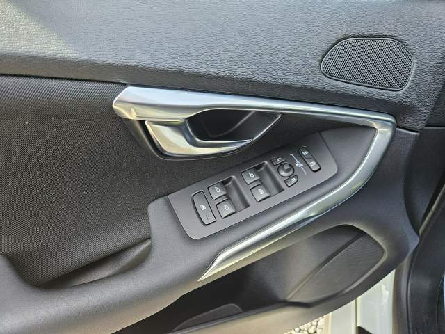 Volvo V40 II 2013 — zdjęcie 21