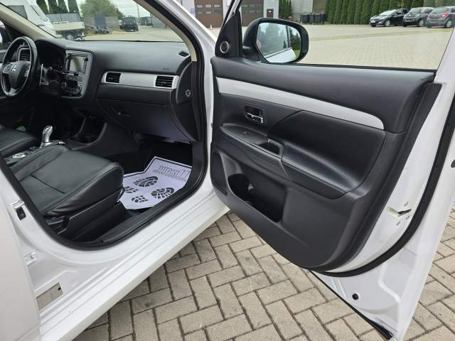 Mitsubishi Outlander III facelifting 2014 — zdjęcie 30